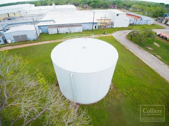 For Sale | 336,936 SF South Texas Industrial Facility: 516 W Live Oak St, Cuero, TX 77954